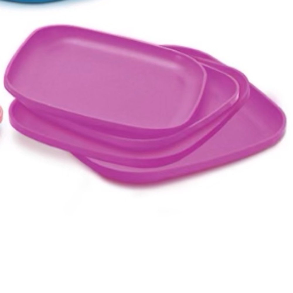 Tupperware  Vintage Square Luncheon Plates (Set of 4)